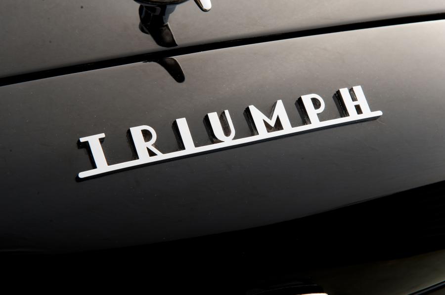 Логотип Triumph TR3 1955 года  (фото 8 из 21)